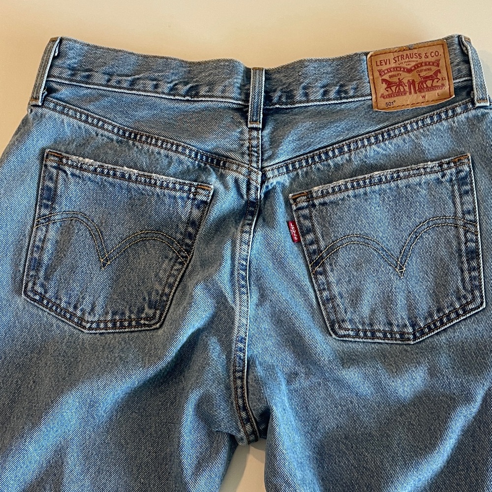 Levi's Classic Straight Leg Women’s Curvy Jeans in Light Blue